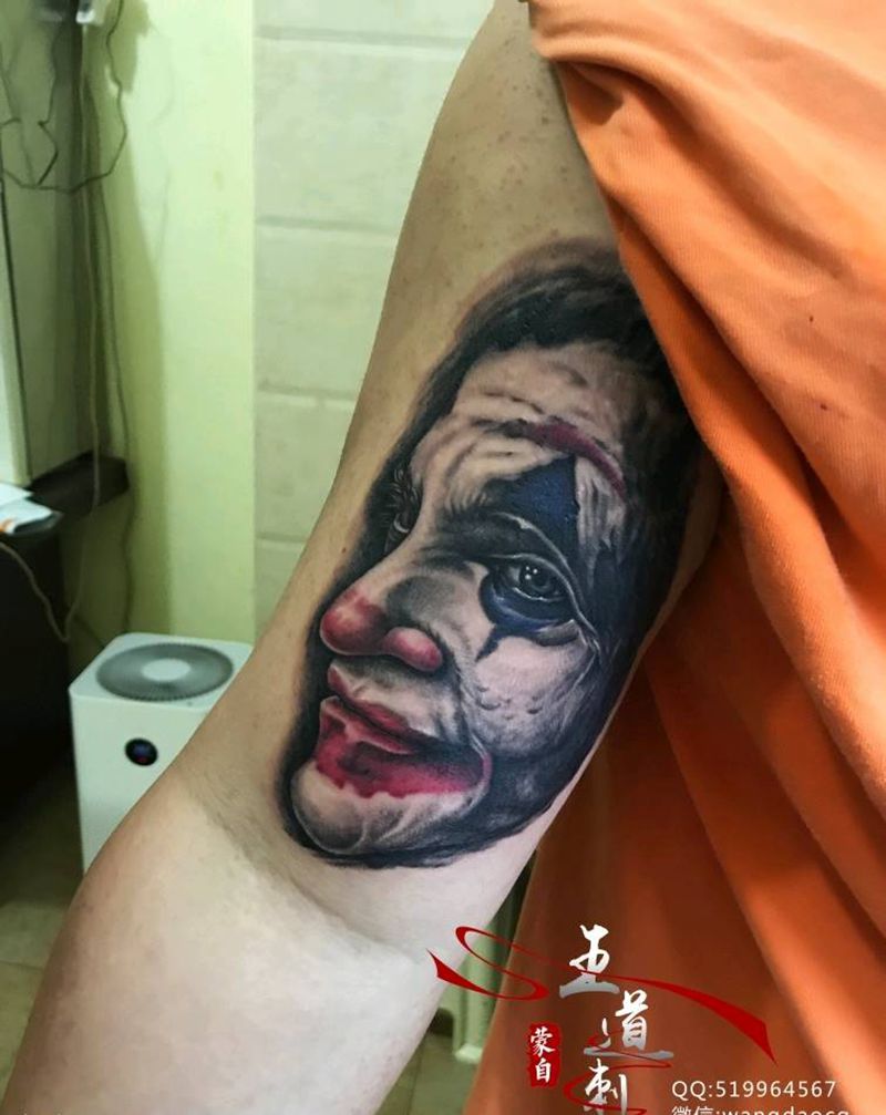 小丑纹身图片_手部手臂欧美写实新传统小丑小丑女纹身图案