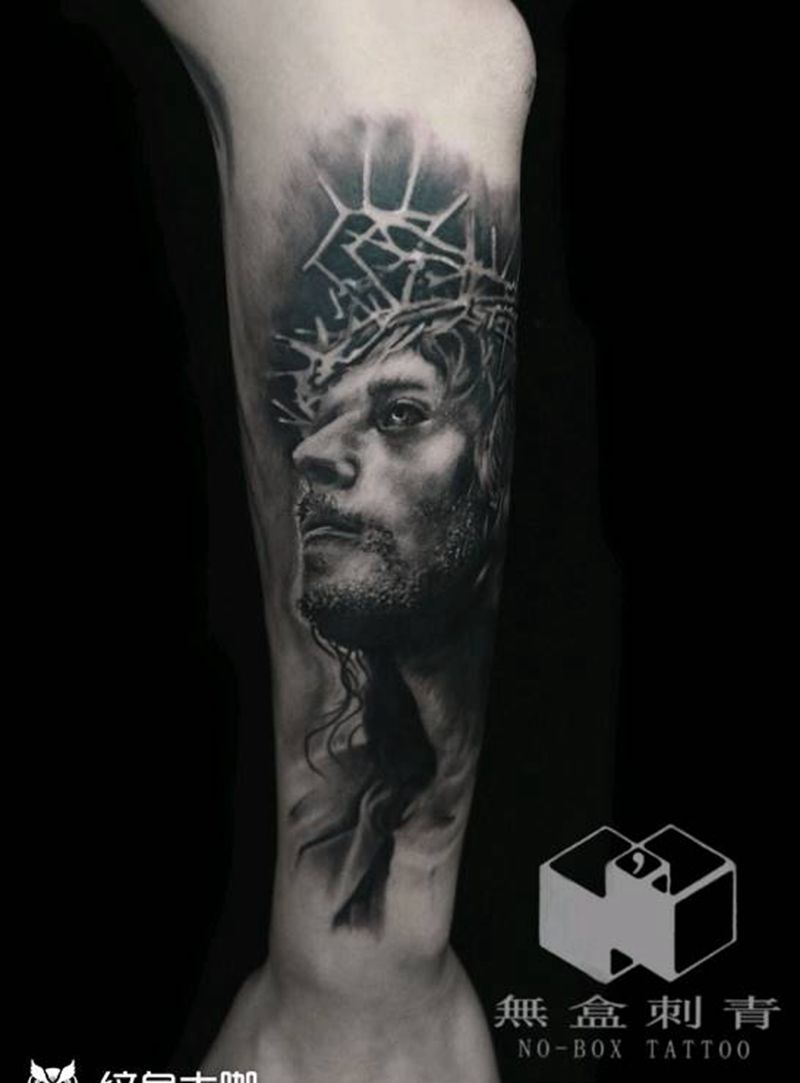 耶稣纹身图片_手部手臂欧美写实纹身图案