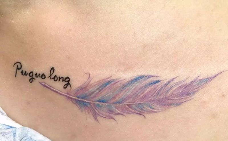 彩色羽毛纹身图片