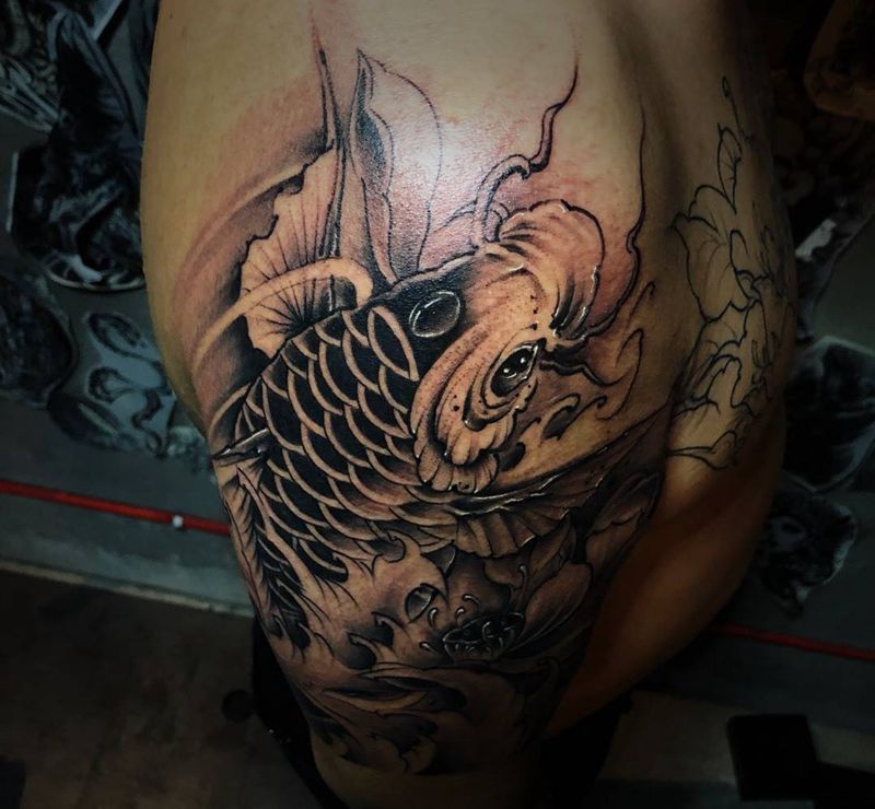 《大臂鲤鱼》纹身图片