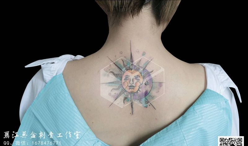 太阳纹身图片_背部欧美清新字符静物成品纹身图案