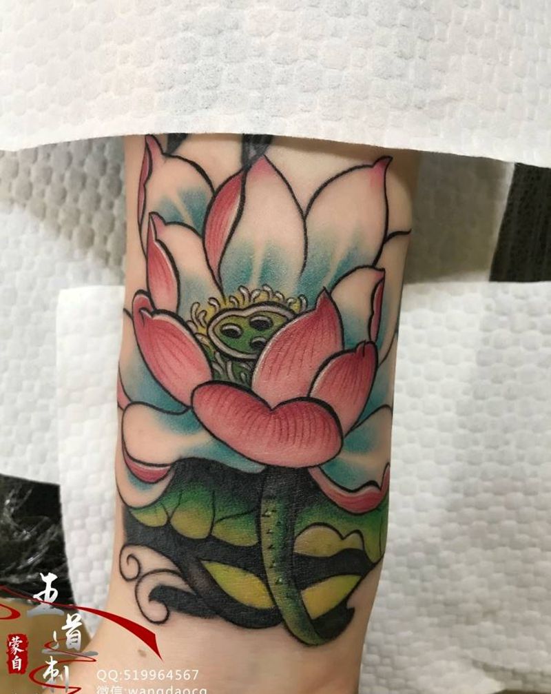 莲花纹身图片_手部手臂水彩新传统莲花荷花遮盖纹身图案