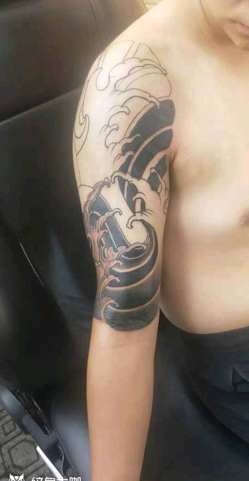 浪臂纹身图片_新传统纹身图案