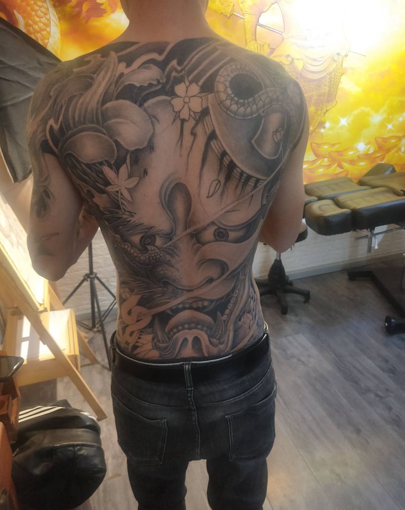 班诺纹身图片_背部新传统纹身图案