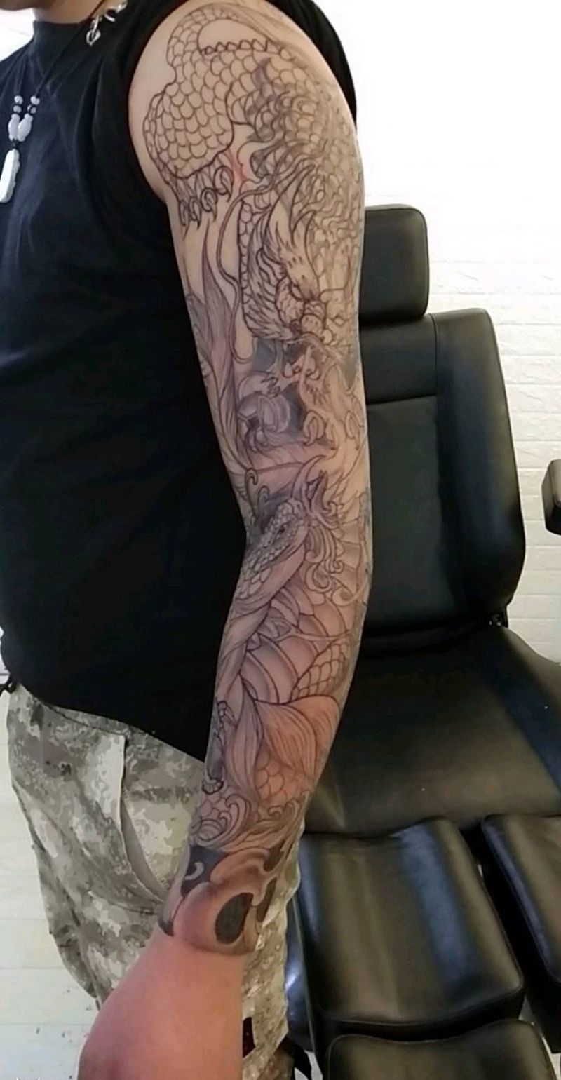 招财花臂纹身图片