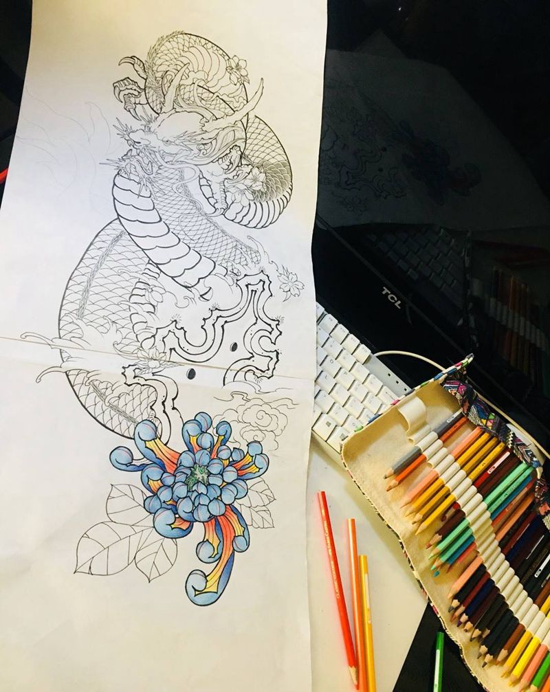 盘腿龙手稿纹身图片