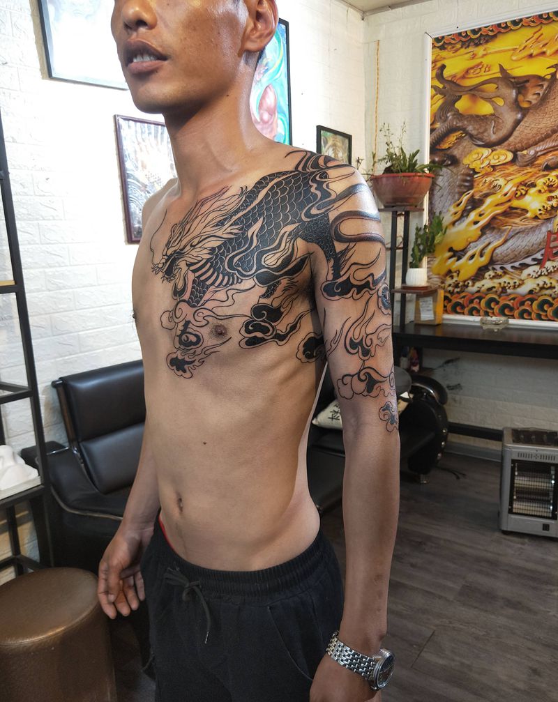 麒麟纹身图片_胸部图腾纹身图案