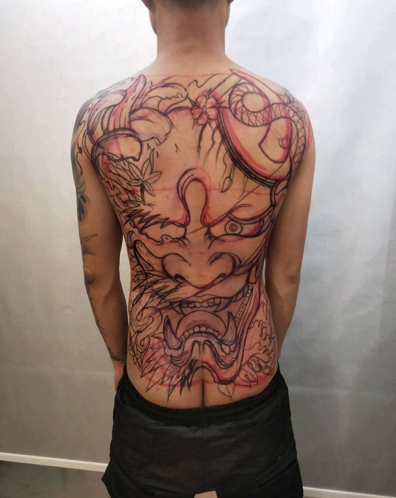 班诺善恶!纹身图片_背部新传统纹身图案