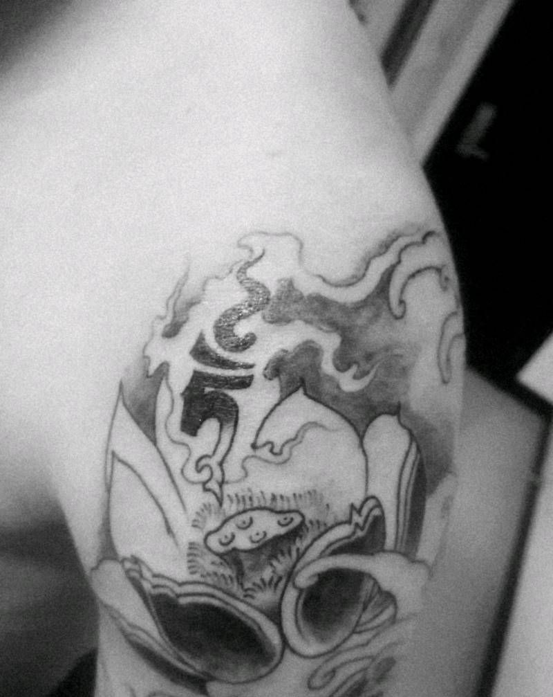 添加水浪 莲花纹身图片