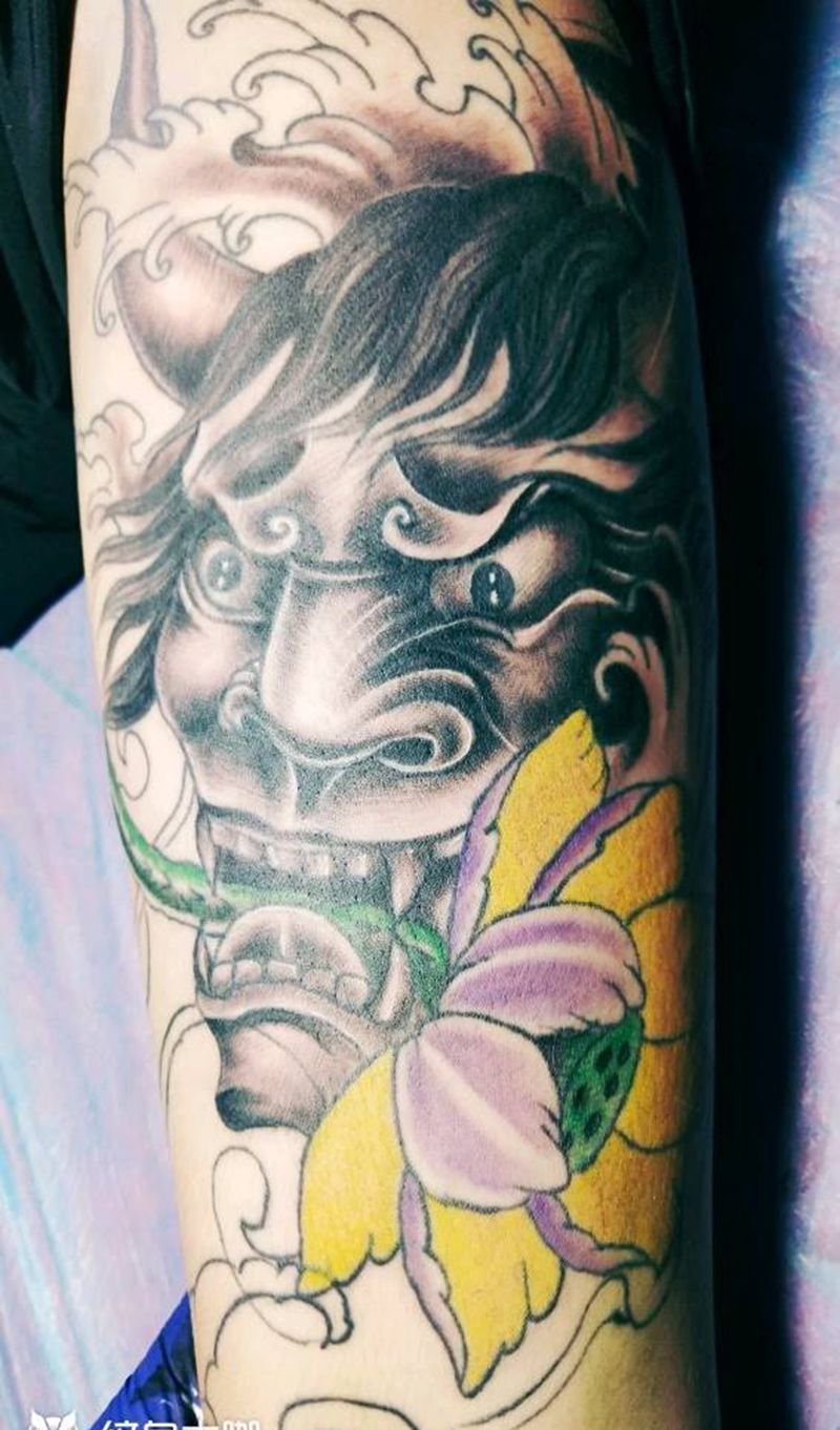 修改班若纹身图片_腿部新传统纹身图案