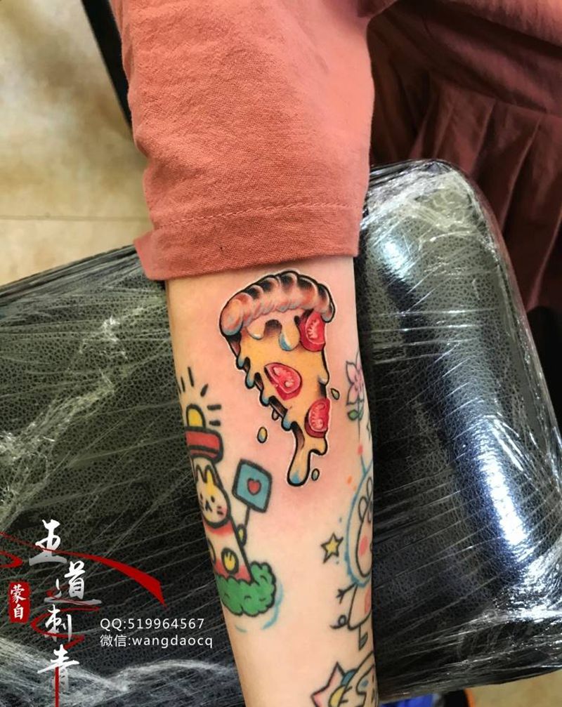 披萨纹身图片_手部手臂New School水彩披萨小清新保养纹身图案