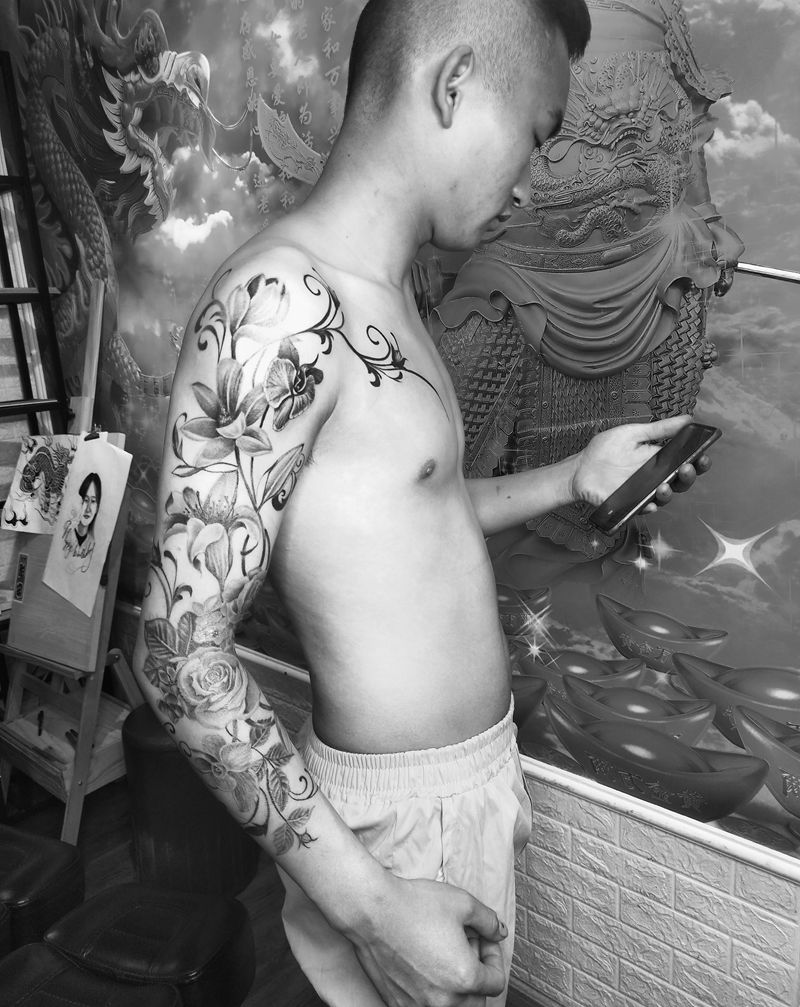 素花纹身图片_手部手臂点刺欧美写实纹身图案