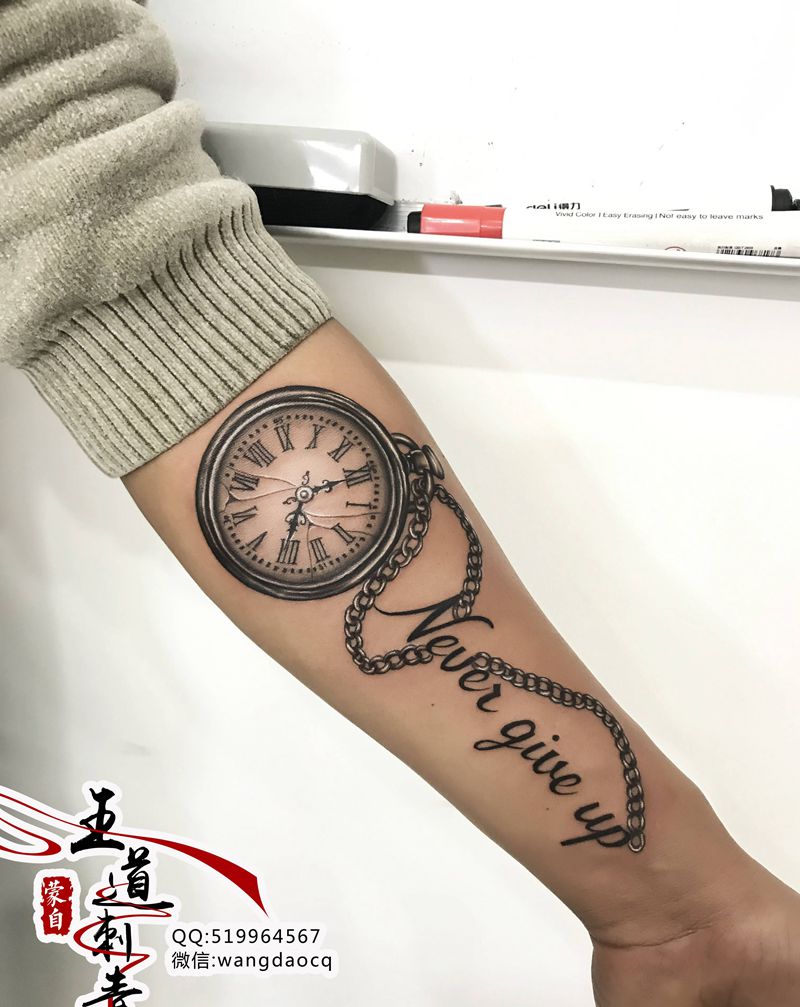 钟表纹身图片_手臂手部欧美写实New School钟表花臂英文纹身图案