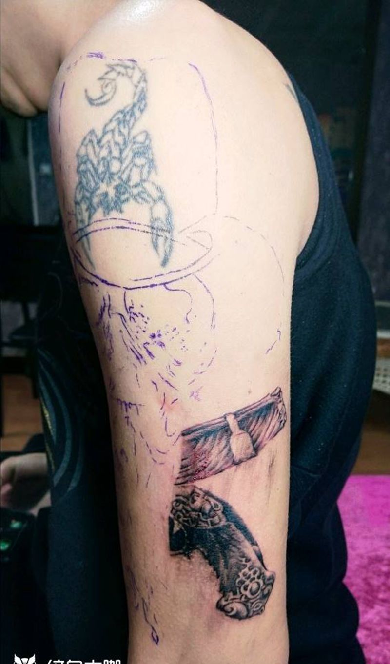 骷髅抢手遮盖纹身图片_手臂欧美写实纹身图案