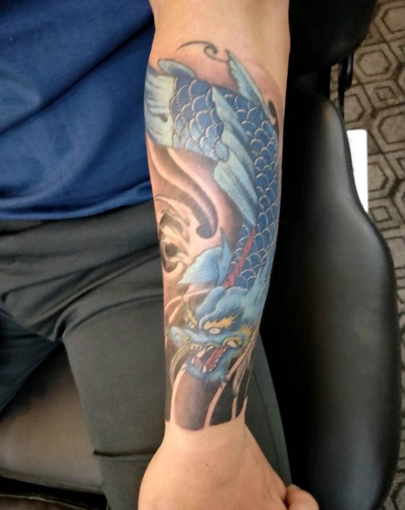 龙鱼纹身图片_手臂老传统新传统纹身图案