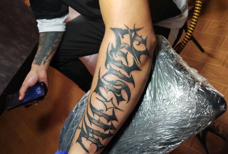 奇卡诺字体   拯救你纹身图片_手臂花体字纹身图案