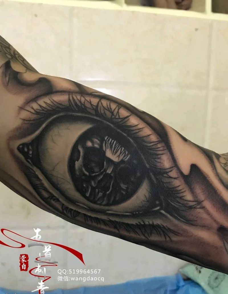 眼睛纹身图片_手臂手部新传统欧美写实眼睛上帝之眼纹身图案