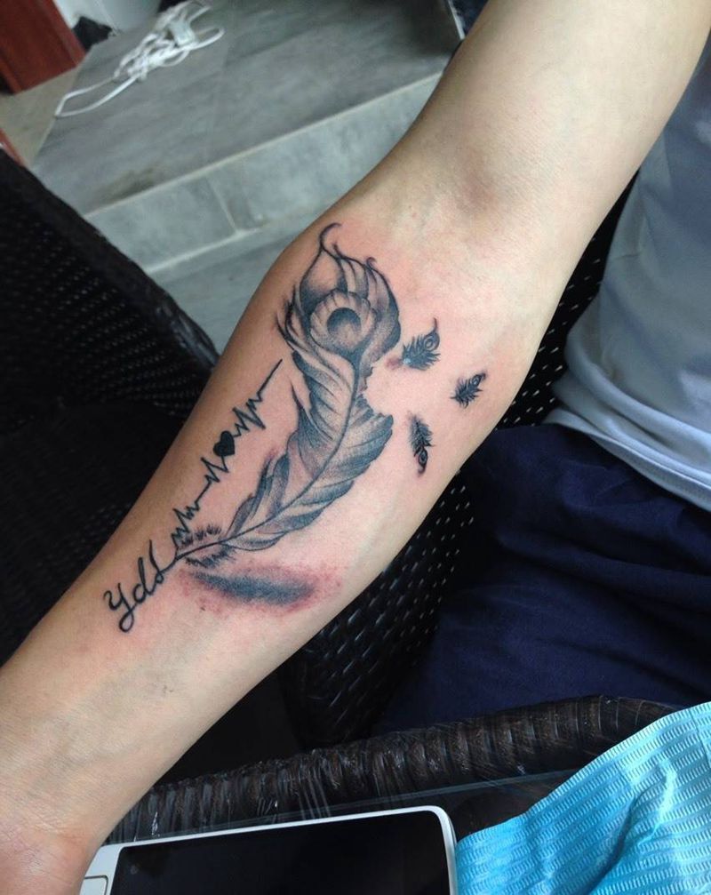 旧纹身添加羽纹身图片_成品手臂欧美纹身图案