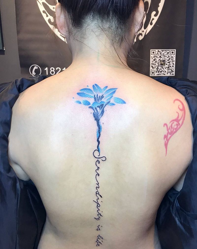 背脊水墨加英文纹身图片_背部水墨水彩纹身图案