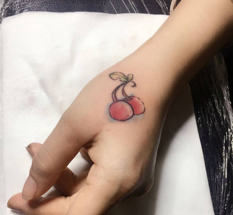 樱桃遮盖纹身图片