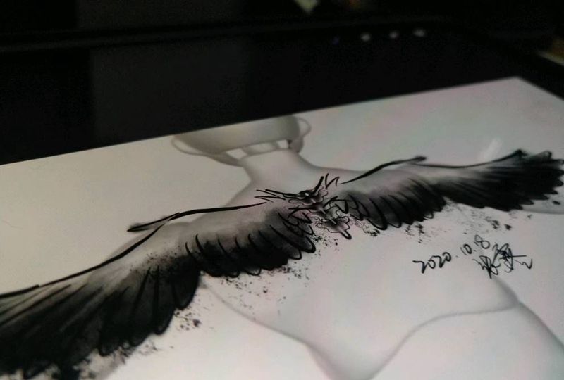 水墨后肩臂膀手稿纹身图片_背部水墨纹身图案