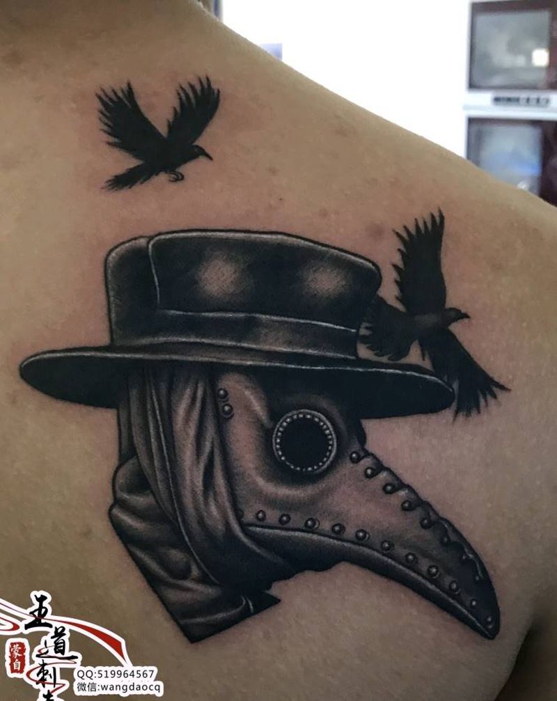 遮盖纹身图片_背部欧美写实New School鸟嘴医生遮盖欧美写实纹身图案