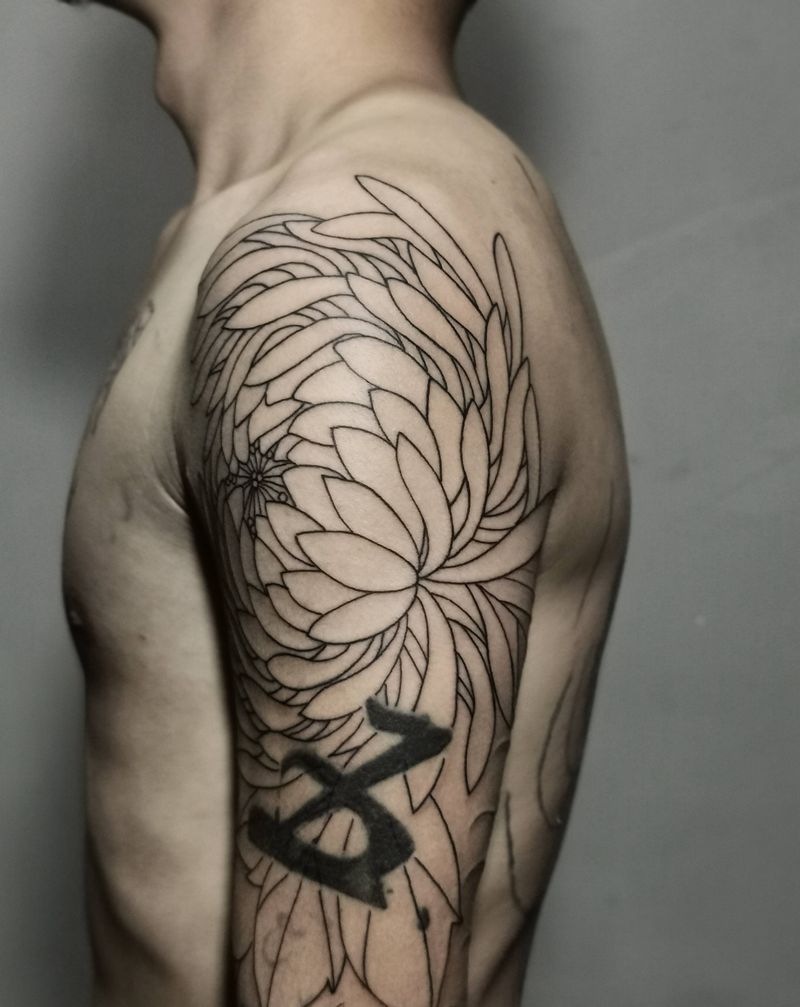 菊纹身图片_手臂老传统纹身图案