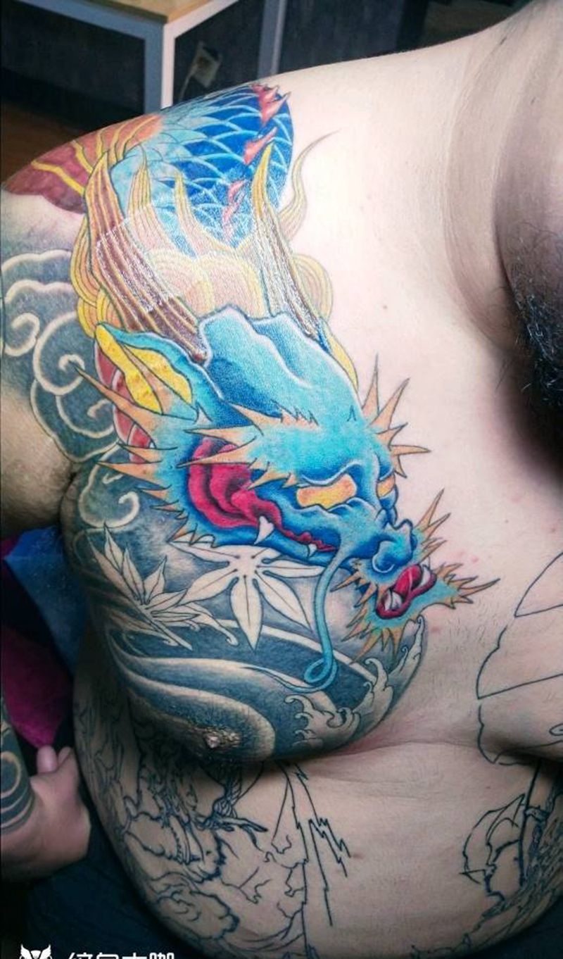 龙纹身图片_肩部新传统纹身图案