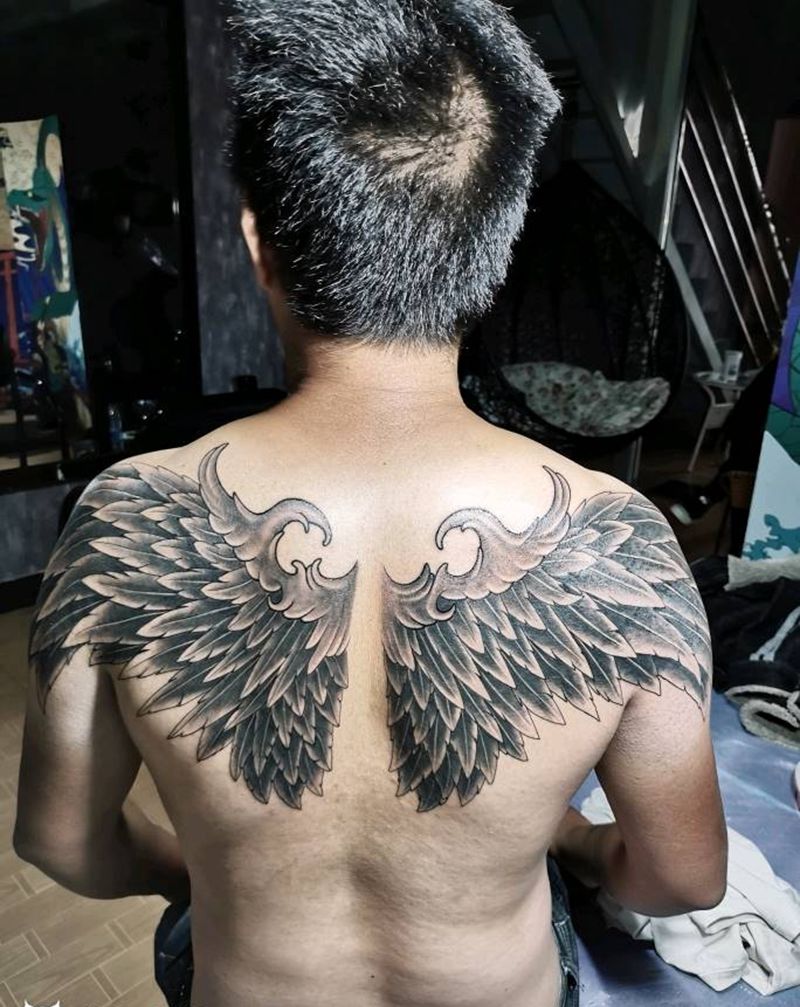 背羽纹身图片_背部新传统纹身图案