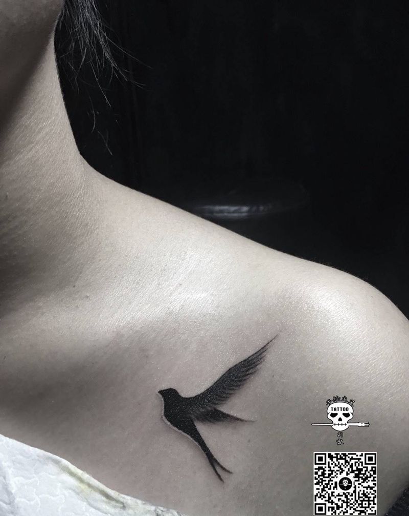 燕子纹身图片_成品肩部动物清新纹身图案