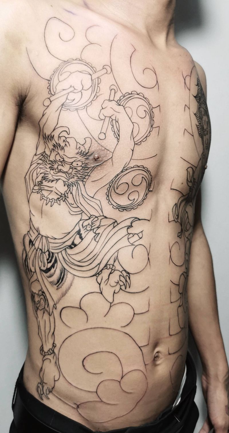 开衫纹身图片_腹部老传统纹身图案