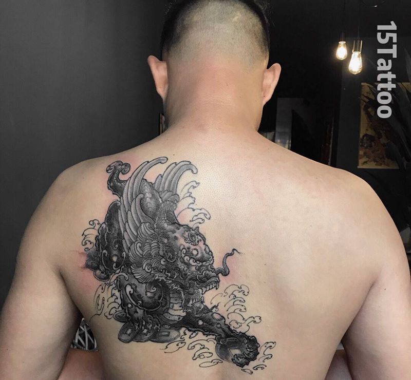 貔貅纹身图片_背部新传统纹身图案