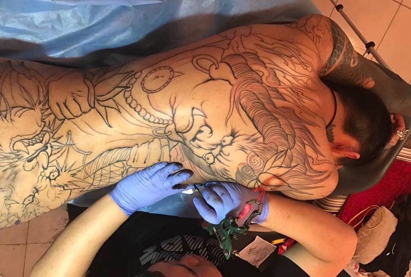 冥王与龙纹身图片_背部传统人物纹身图案