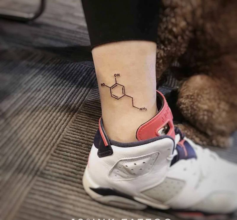 多巴胺纹身图片_脚部图腾纹身图案