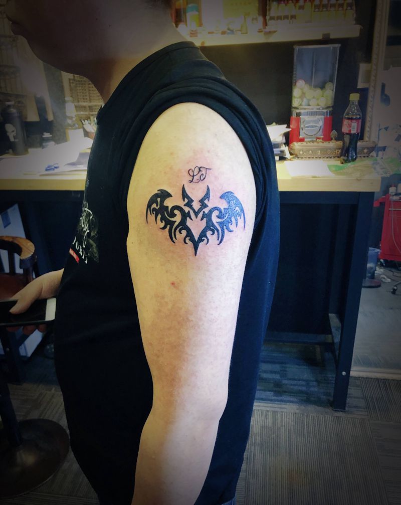 蝙蝠纹身图片_手臂图腾纹身图案