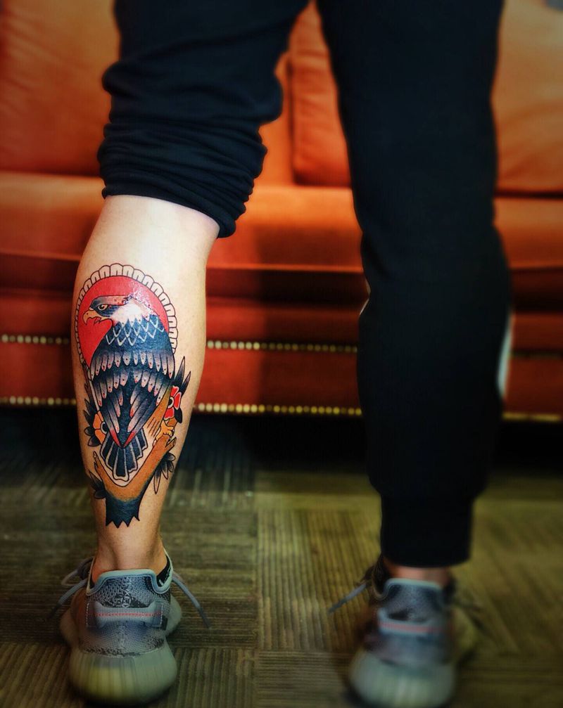 鹰纹身图片_腿部Old School纹身图案