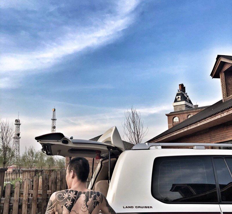 鱼纹身图片_背部老传统纹身图案