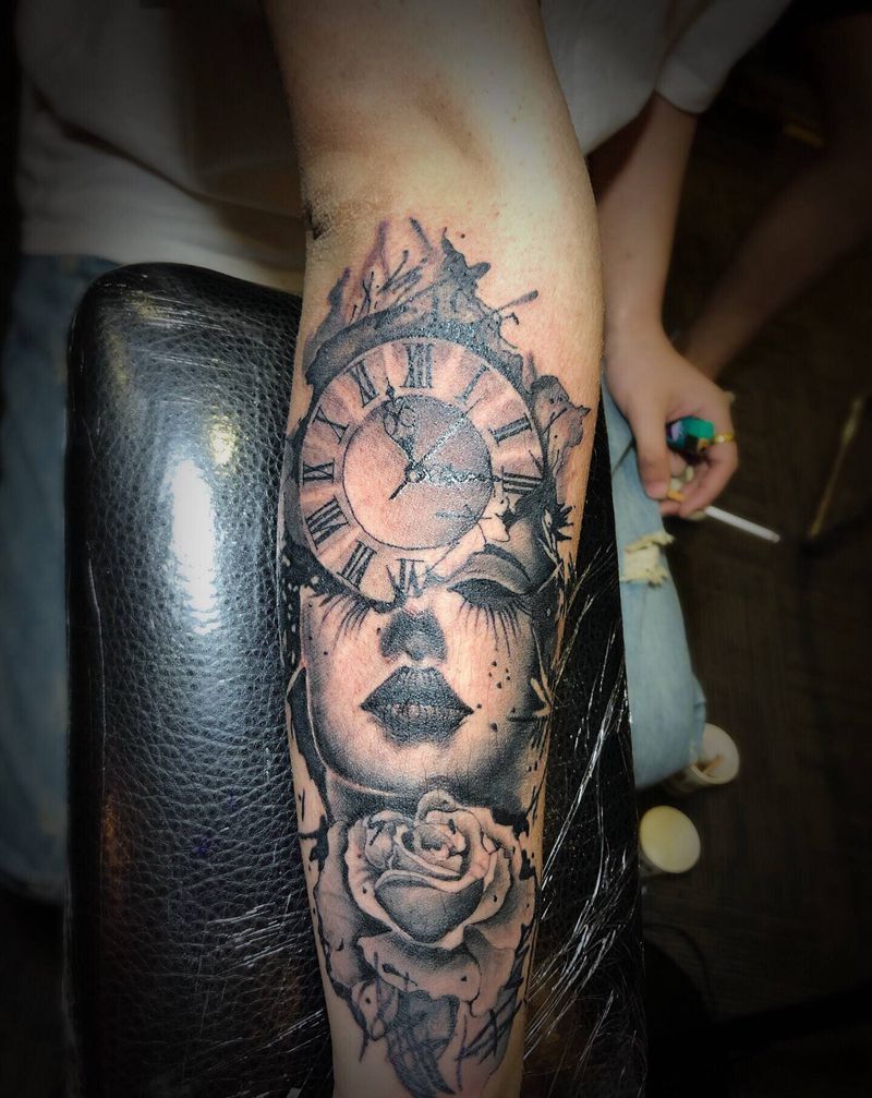 欧美素描纹身图片_手部欧美写实纹身图案