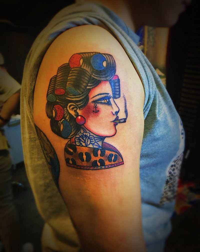 抽烟喝酒烫头纹身图片_手臂Old School纹身图案