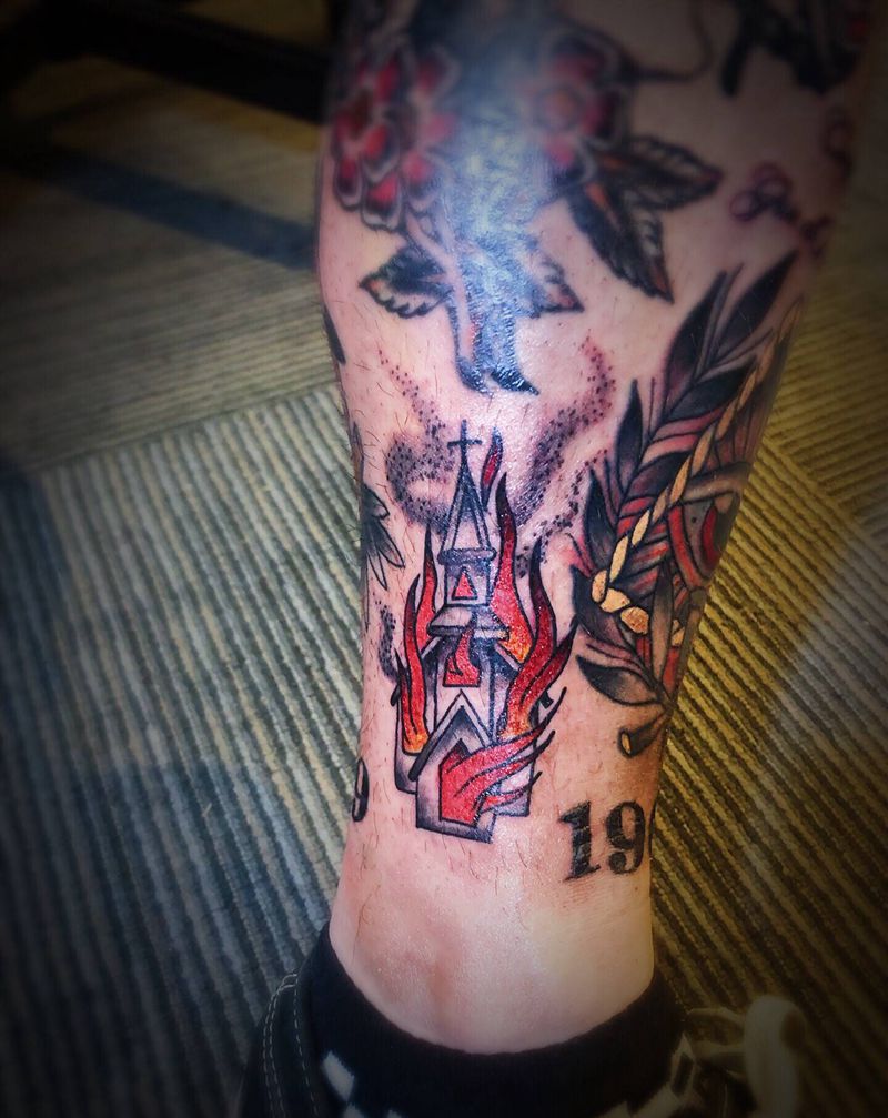 添加纹身图片_腿部脚部Old School纹身图案