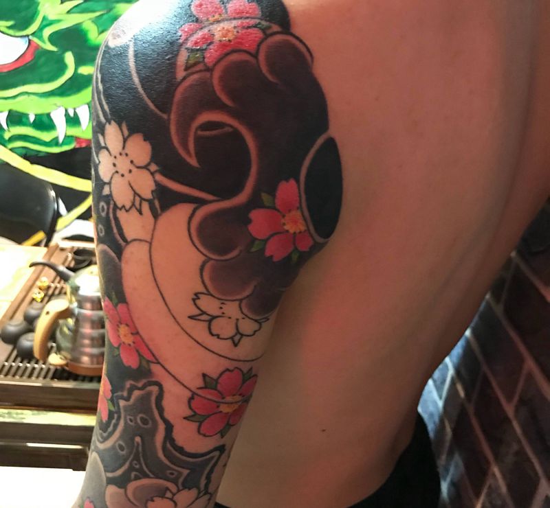 花纹身图片_手臂老传统纹身图案