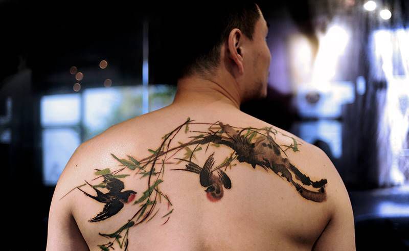 水墨风竹子纹身图片_肩部背部水墨水彩纹身图案