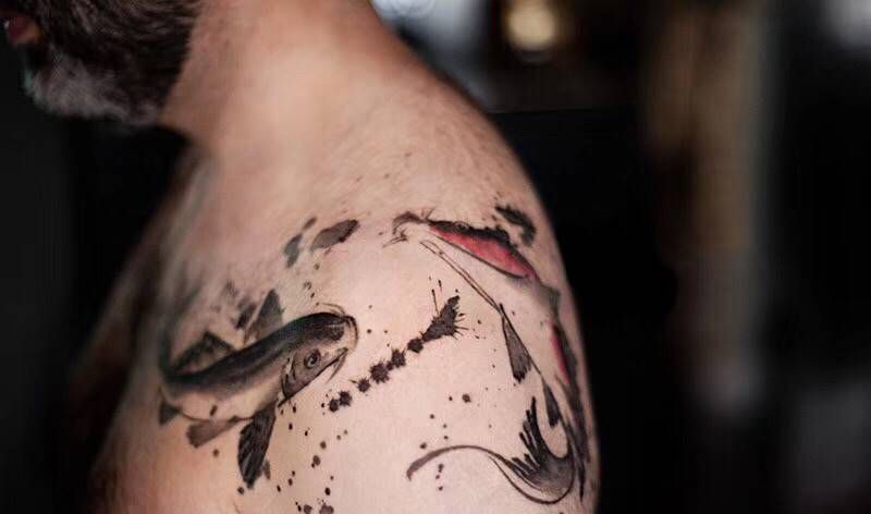 水墨纹身图片_肩部水墨纹身图案