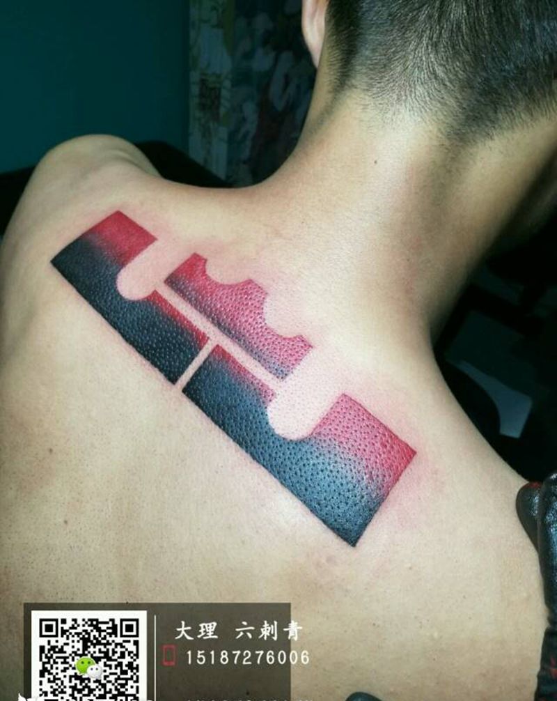 詹姆斯标志纹身图片