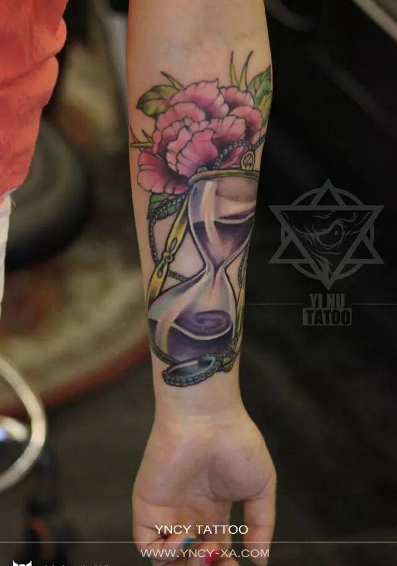 原创沙漏遮盖疤痕纹身图片_成品手臂欧美原创艺奴刺域纹身图案