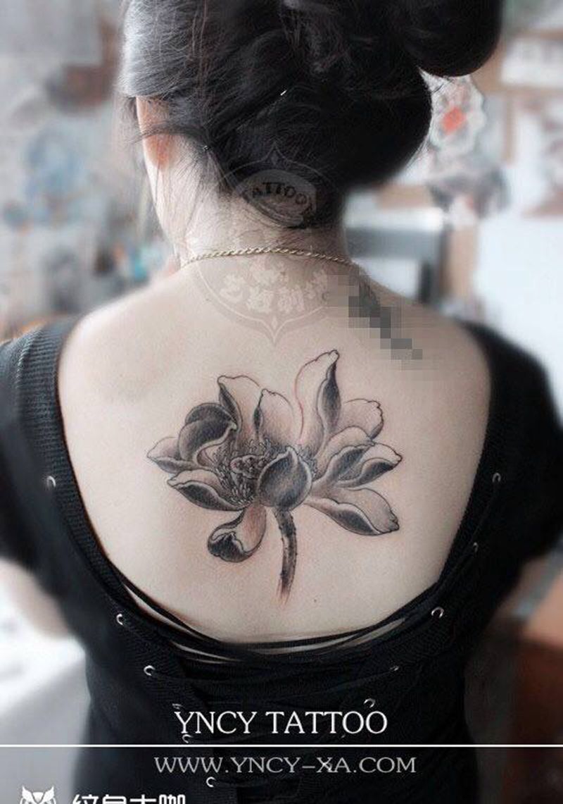 原创莲花纹身图片_成品背部腿部传统花艺奴刺域纹身图案