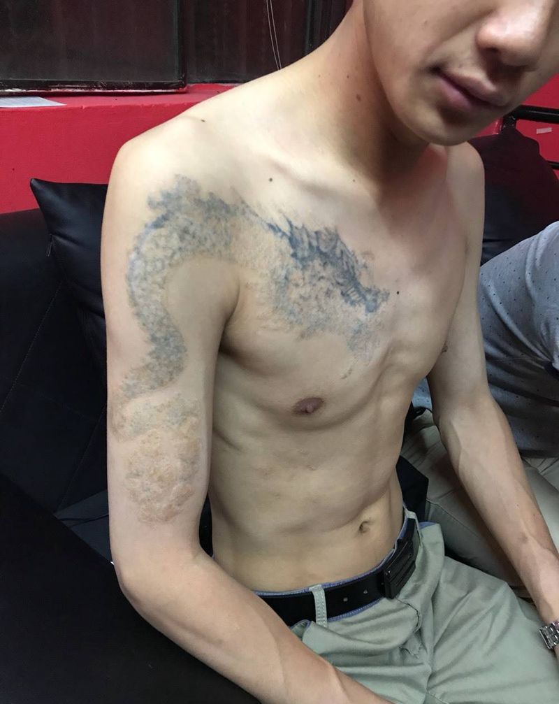 过肩龙遮盖纹身图片