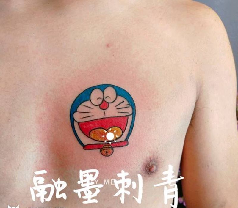 哆啦A梦纹身图片_胸部纹身图案