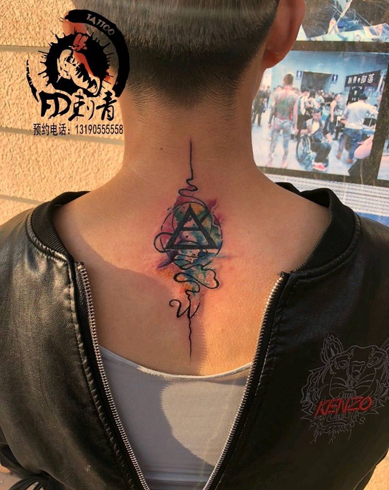 祖鲁刺青纹身图片_背部水彩纹身图案