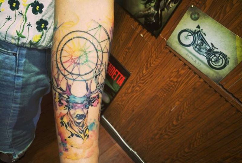 捕梦网    鹿纹身图片_手臂欧美清新动物鹿成品纹身图案